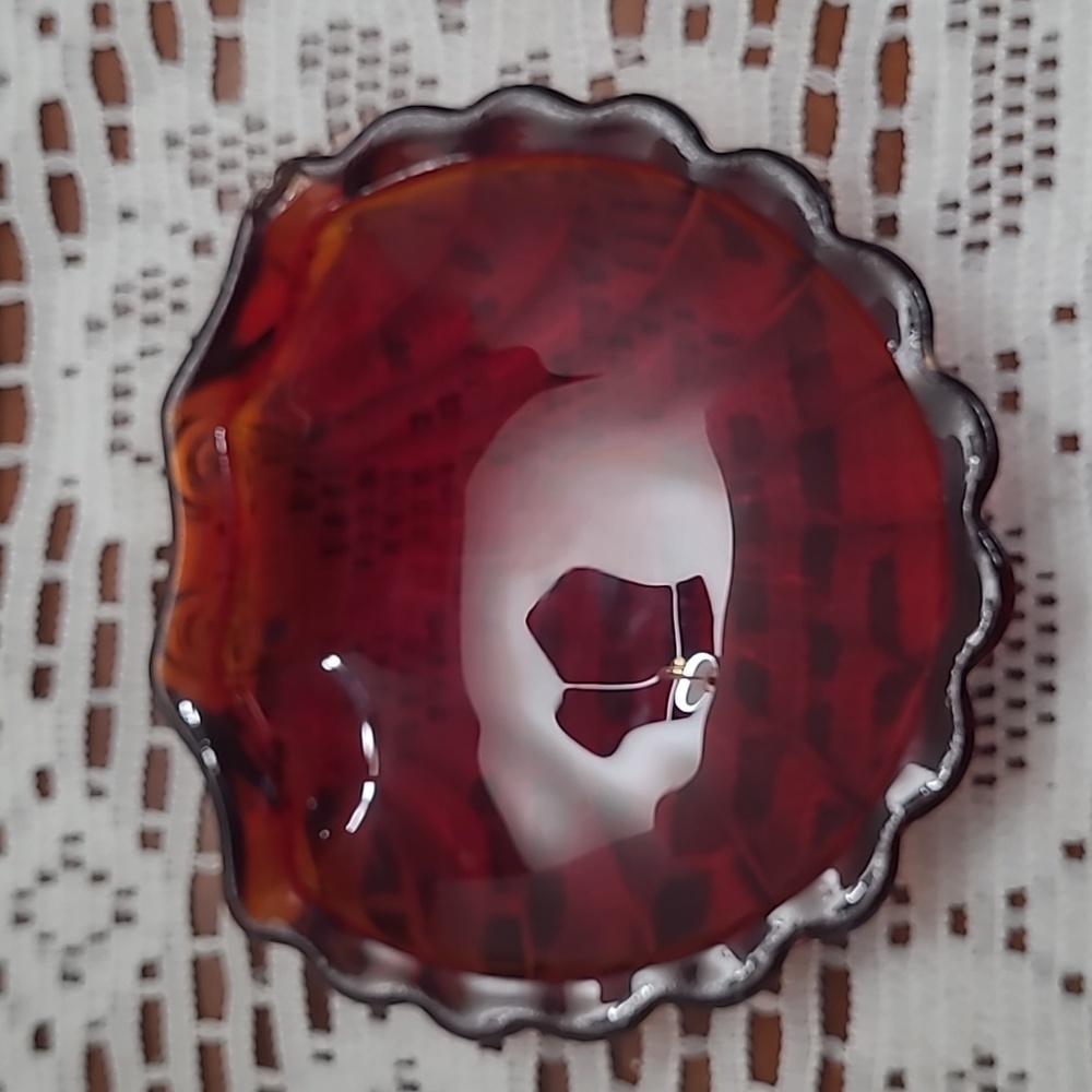 Red and Silver Decorative Shell Dish - Picture 8 of 13